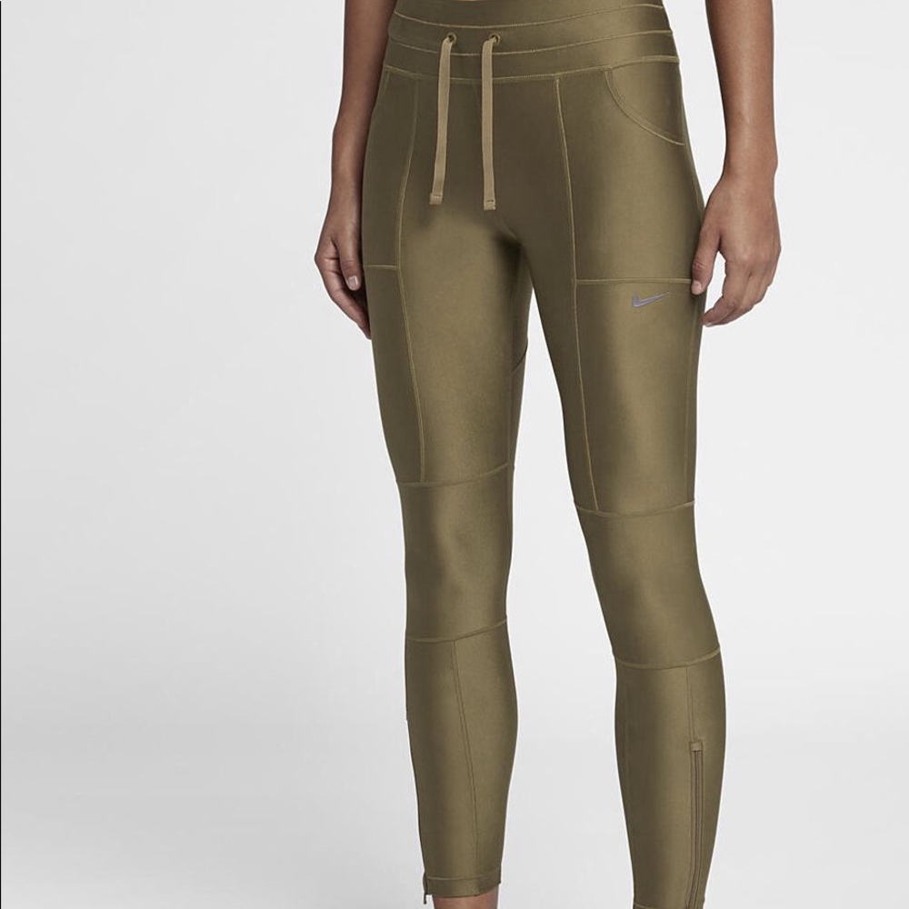 New 🤩 Womens Nike Workout Metallic Set